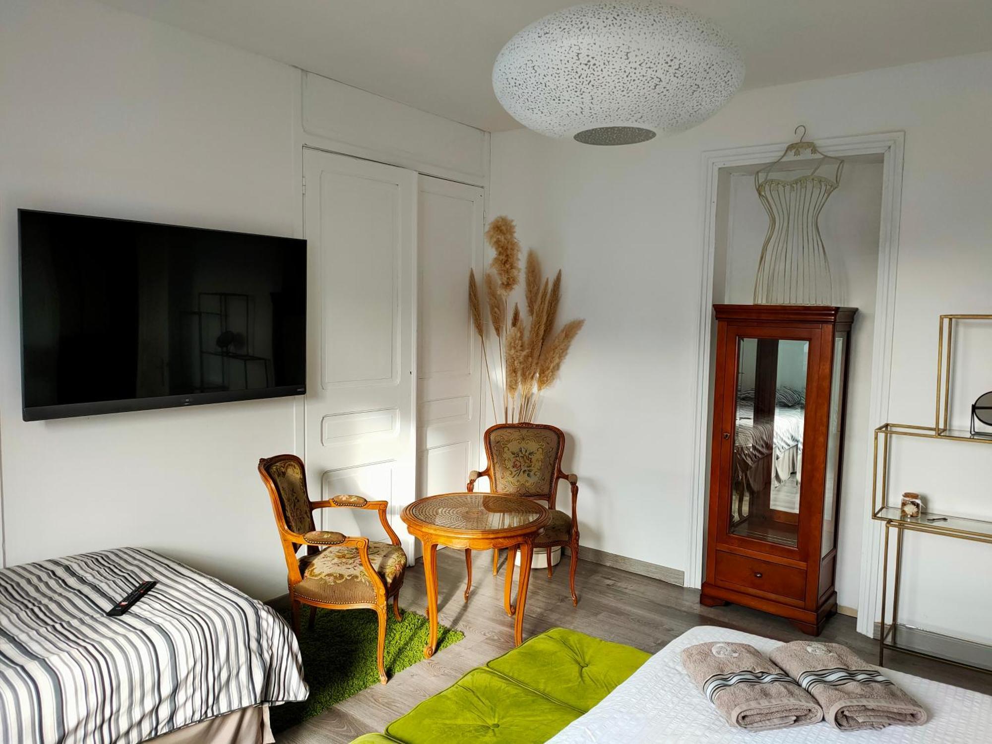 A La Villa Perroy Les Chambres Sont Spacieuses Et Les Petit-Dejeuners Offerts Dunkirk Eksteriør billede